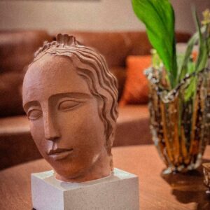 Escultura Facial Decorativa