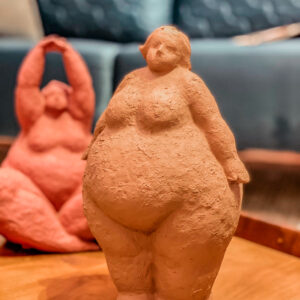 escultura mujer decorativa