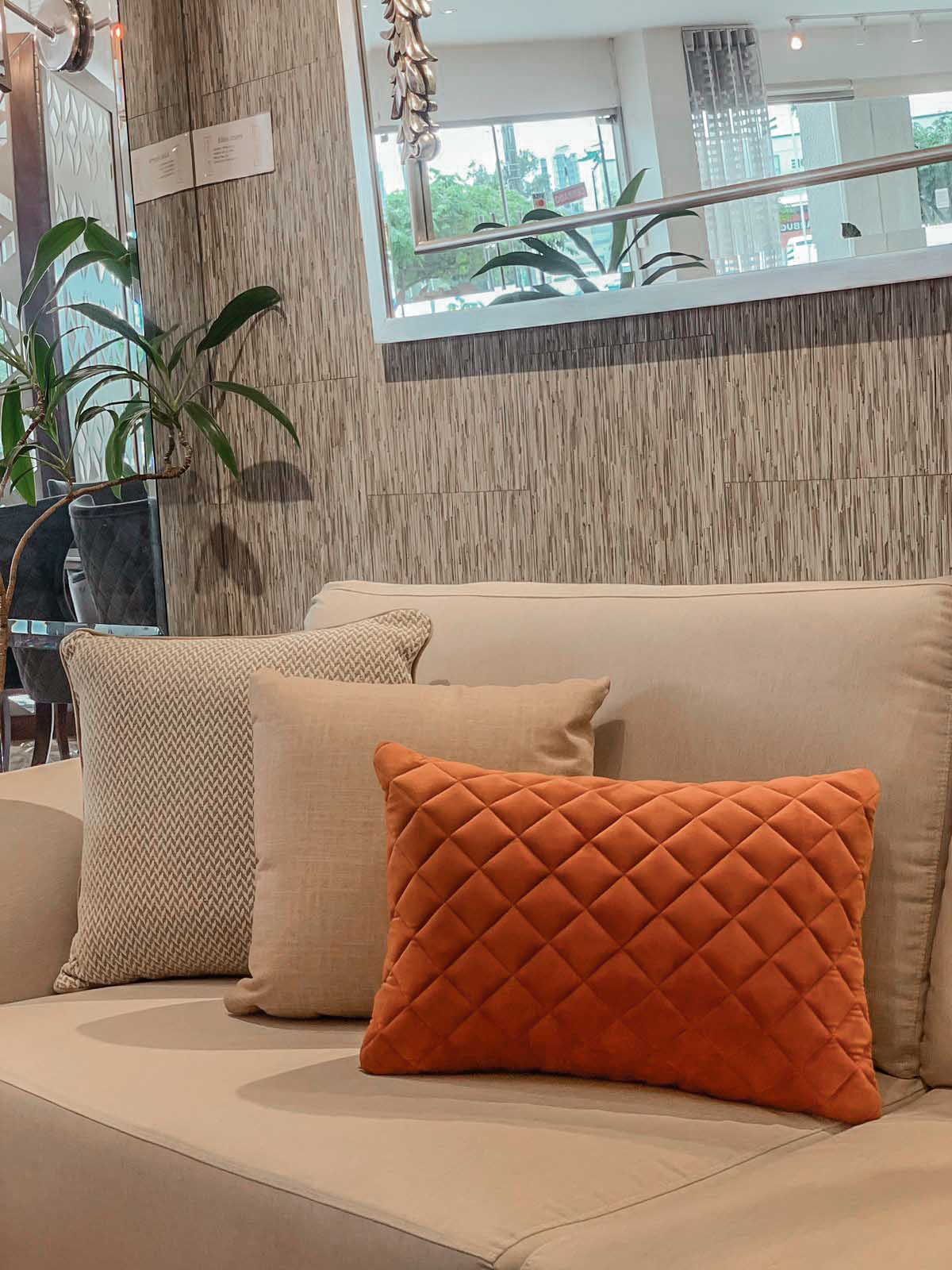 2418A – 2394C (3) cojin decorativo