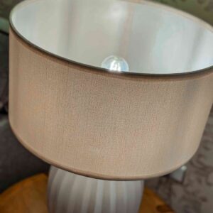 lampara de mesa alba